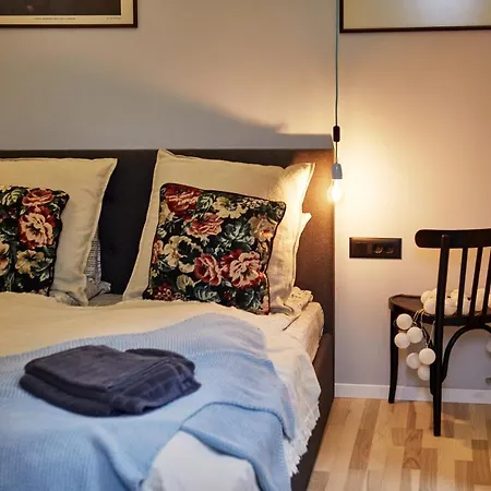 Courthouse Slavi Appartement *