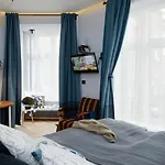 Courthouse Slavi Apartmán *