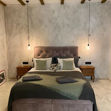 Courthouse Slavi Appartement